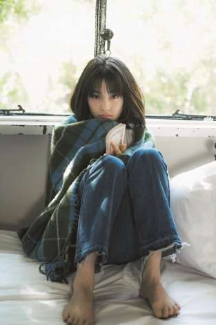 広瀬すず「なつぞら」フォトブックが写真集ジャンル2位にランクイン | ORICON NEWS