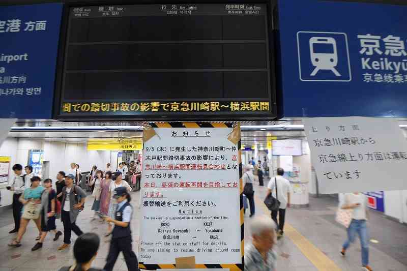 京急が全線の運転再開　事故から2日ぶり　未明にかけ車両撤去