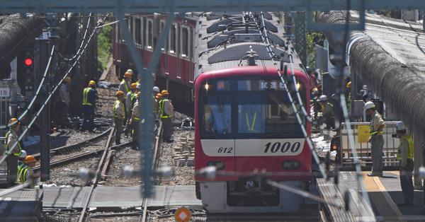 京急が全線の運転再開　事故から2日ぶり　未明にかけ車両撤去 - 毎日新聞