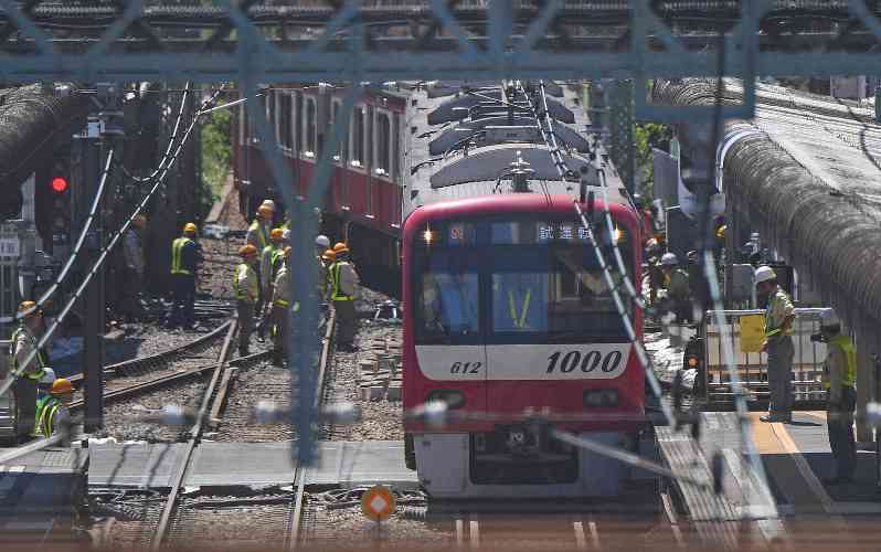 京急が全線の運転再開　事故から2日ぶり　未明にかけ車両撤去