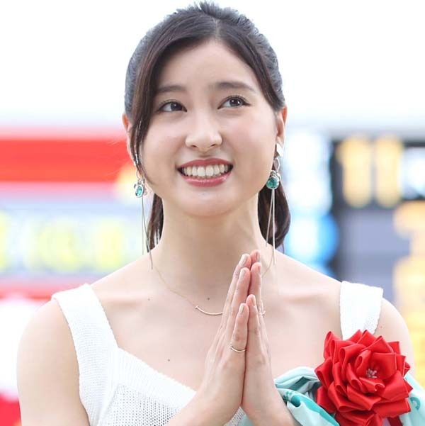 ミス・ジャパン初代女王に冷たい視線…土屋太鳳の姉・炎伽を待つ不穏な未来（日刊ゲンダイDIGITAL） - Yahoo!ニュース
