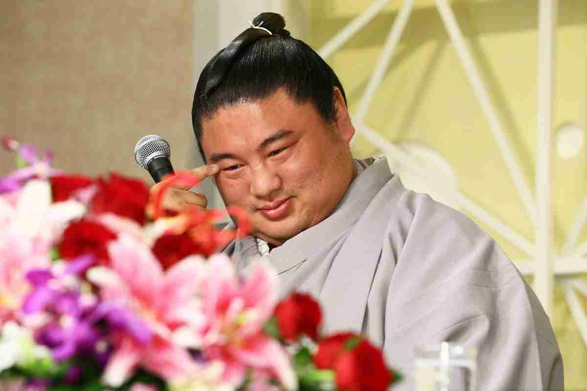 元関脇・嘉風が引退会見　「すべての方に感謝」思い出の一番は負けた稀勢の里戦 : スポーツ報知