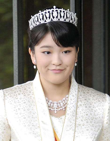 佳子さま、「私のティアラも特注にして!」 雅子さまへ対抗心