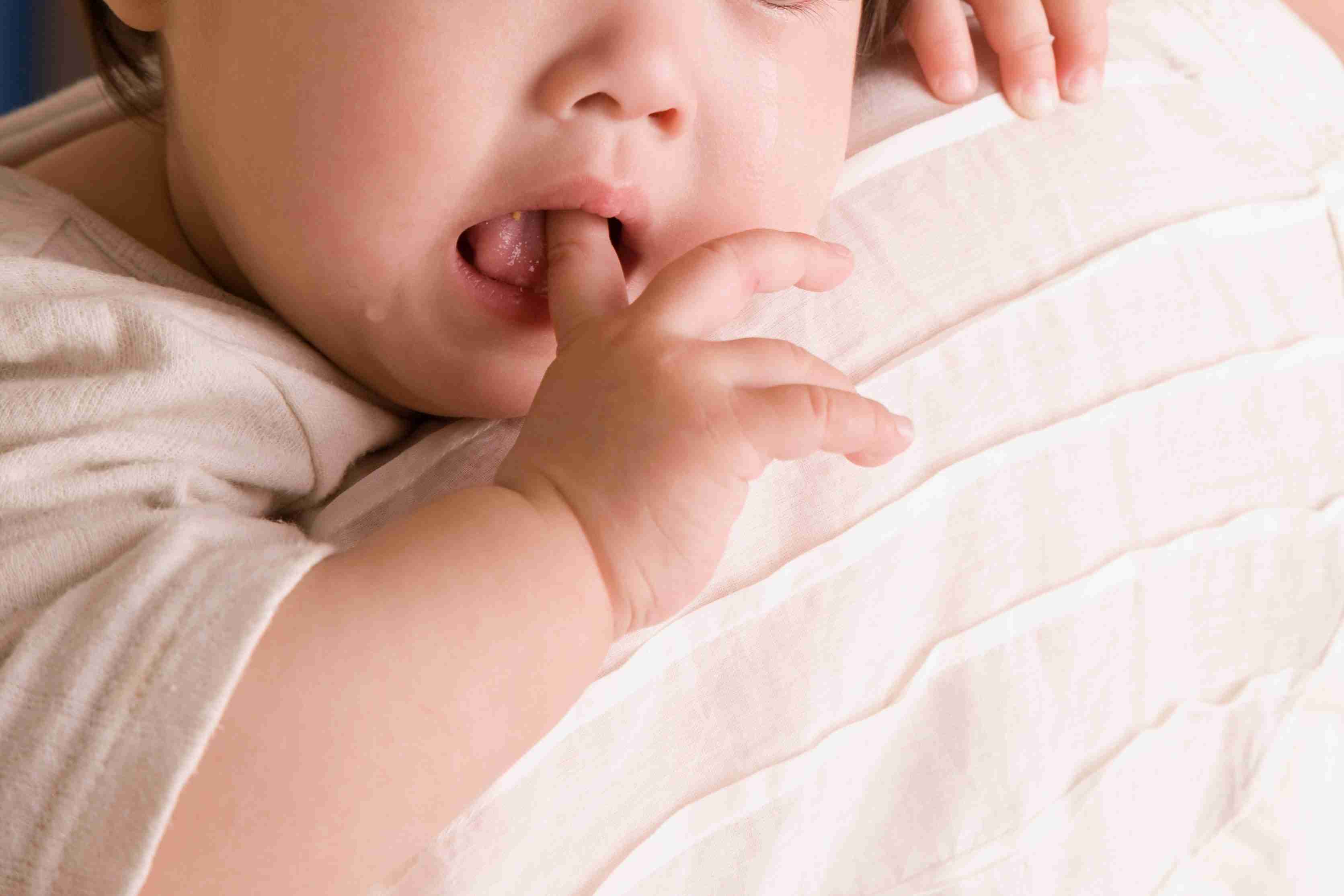 「早く眠れ」と1歳娘に麻薬性鎮痛薬　歯茎に塗り付け死なせた鬼母を起訴 – ニュースサイトしらべぇ