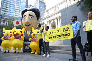 「石炭はセクシーじゃない」NYで日本の火力発電に抗議