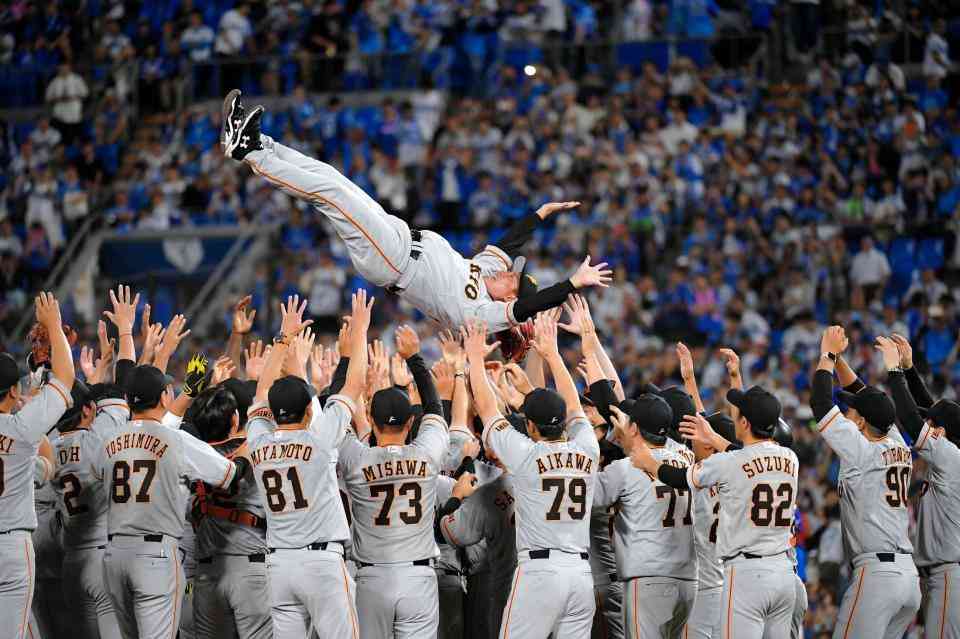 巨人がセ・リーグ優勝！ 原監督が号泣　5年ぶり37度目の歓喜