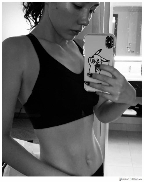 仲里依紗、引き締まった美腹筋に反響「理想体型」「完璧ボディ」