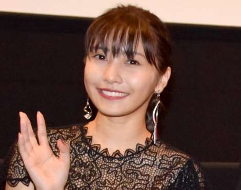 佐野ひなこ、ハワイのプールで水着ショット連発「どれがすき？」 | ORICON NEWS