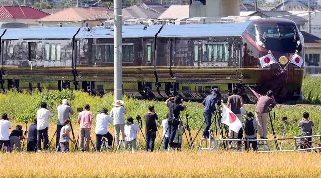 両陛下、国体で茨城へ　「お召し列車」に即位後初のご乗車 - 産経ニュース