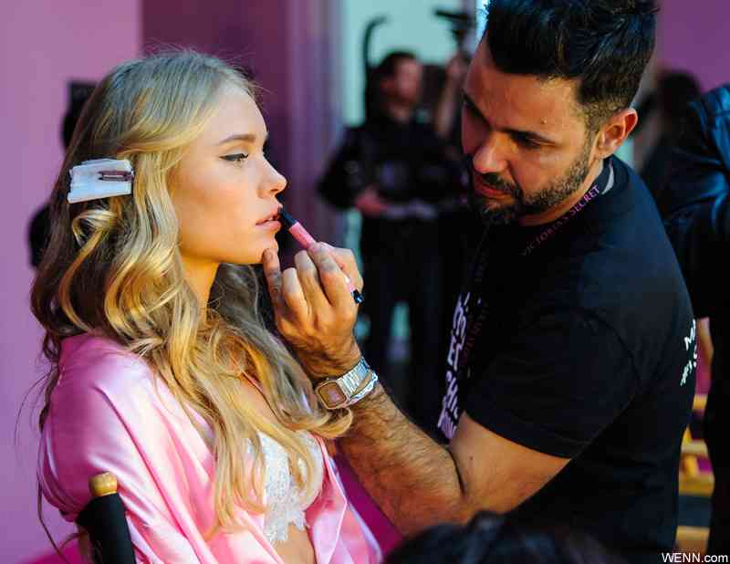 いますぐ止めた方がいい美容Tips8選！ あぶりビューラー、大げさリップライン…キレイになるつもりが、ブスになる？！ - GURLz