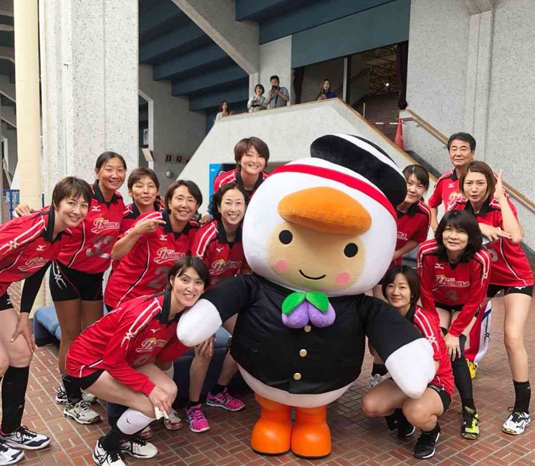 sano yuko on Instagram: “.今回は苫小牧市へ?.沢山の誘惑???に負けたお陰で体が非常に重かったな。。..楽しい週末でした?.#北海道苫小牧市#とまちょっぷ #はつらつママさんバレーボール #バレーボール #volleyball”
