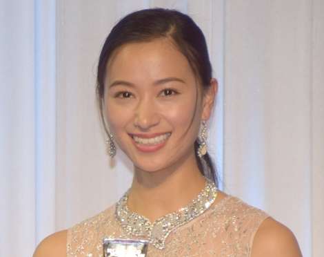 高橋ユウ『行列のできる法律相談所』で第1子妊娠報告 両親の手紙に涙