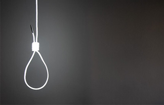  「あなたの部屋で、人が死んでいる」謎の男から突然の電話　部屋へ行ってみると首吊り死体と一人の男が