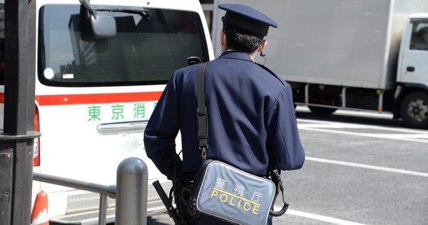 賛否ある勤務中の警察官のコンビニ利用問題　店員の意外な本音とは？