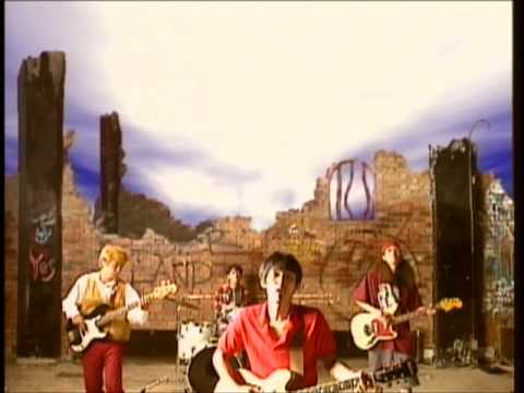 スピッツ / 裸のままで - YouTube