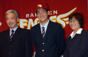 【広島】ヤンキース田中将大が広島に!?そっくりさん実は…