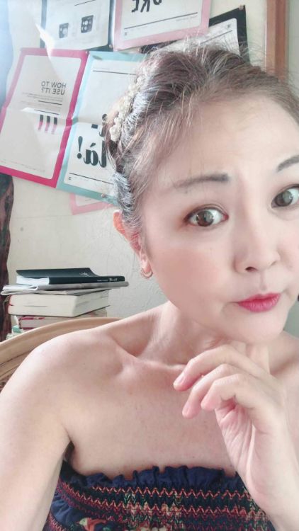 泰葉がイナゴ役で女優デビュー「借金は法の力を借りて返済」