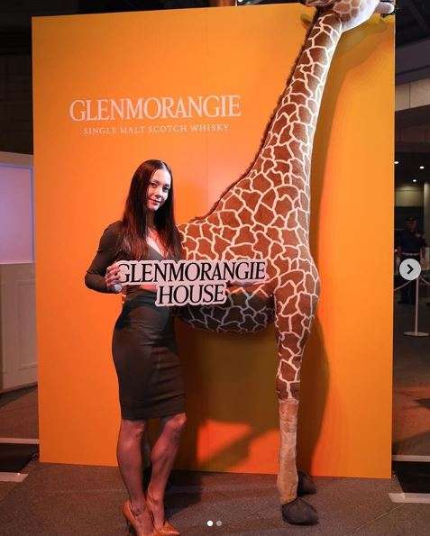 「脚の筋肉すごい！」土屋アンナ、タイトワンピ&ヒール姿公開に反響「憧れの体型」