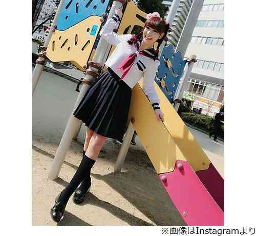 かつみ・さゆりのさゆり“スタイル抜群”セーラー服姿 | Narinari.com