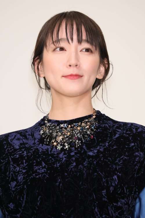 吉岡里帆が生放送中に心が折れて涙目に!男気フォローした吉沢亮と「熱愛の予感」が!?