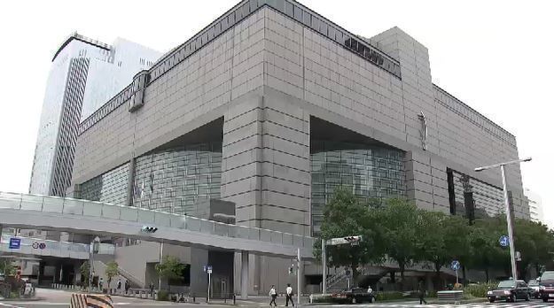 「表現の不自由展」“再開賛成”のプラカード持った女性が叩かれケガ 51歳男を緊急逮捕