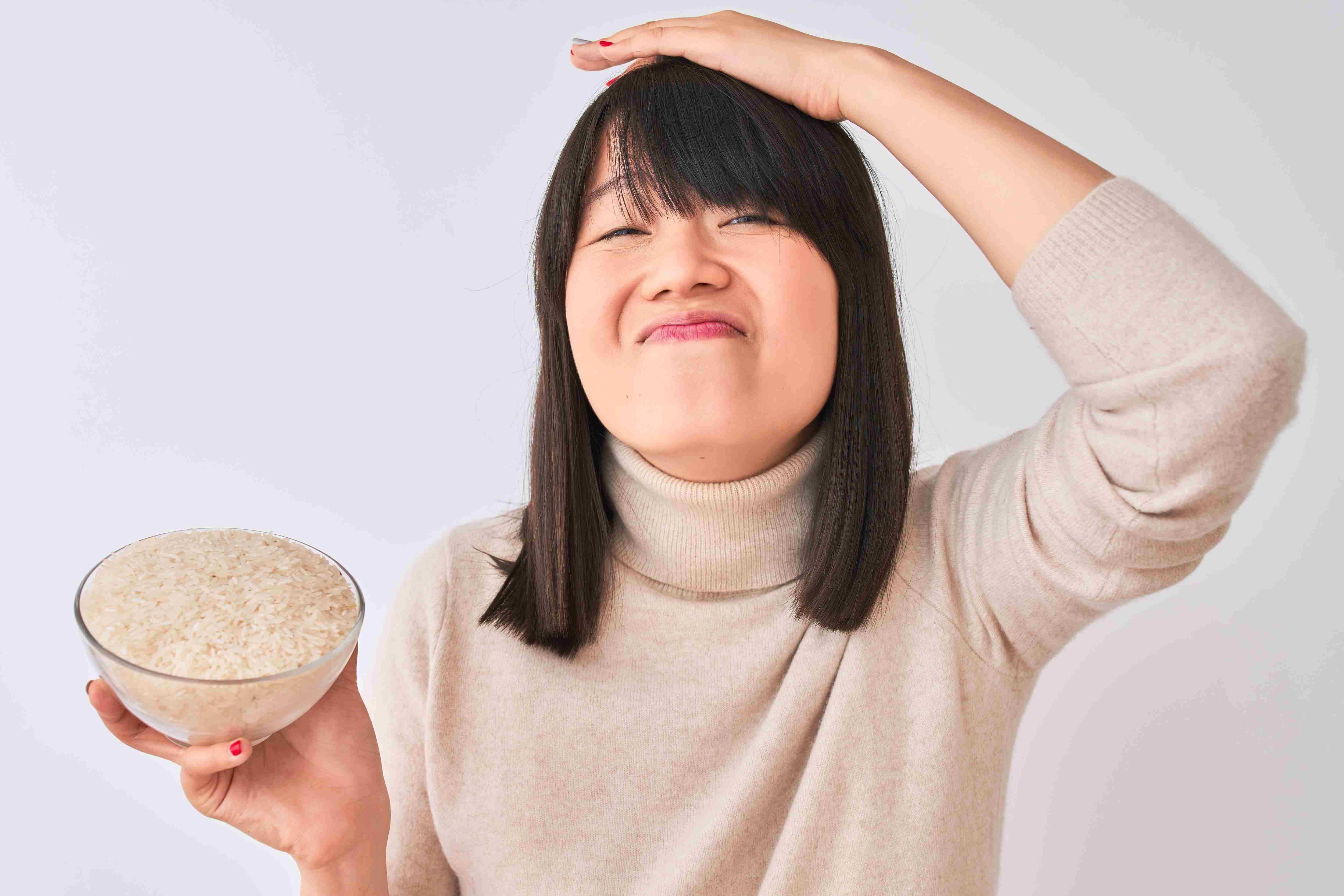 我慢しすぎで爆発？　女性は休日に暴飲暴食してしまう傾向も – ニュースサイトしらべぇ