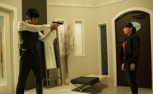 綾瀬はるか×西島秀俊「奥様は、取り扱い注意」が映画化！衝撃最終回のその後描く