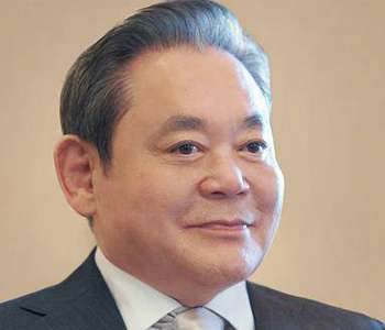 「性的虐待」実業家から資金援助、MITの日本人所長が辞任
