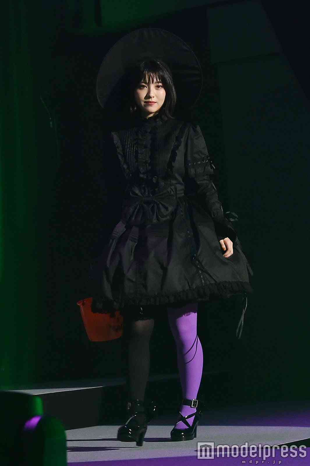 浜辺美波、魔女のハロウィン仮装で雰囲気ガラリ「可愛い」の声続出