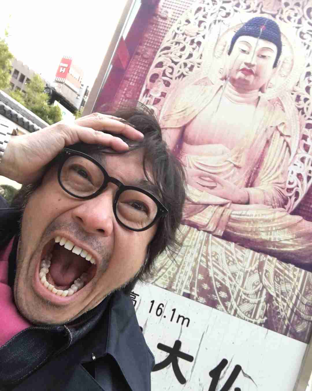 布施明の「君は薔薇より美しい」の「変わったーッ」の顔を貼るトピ