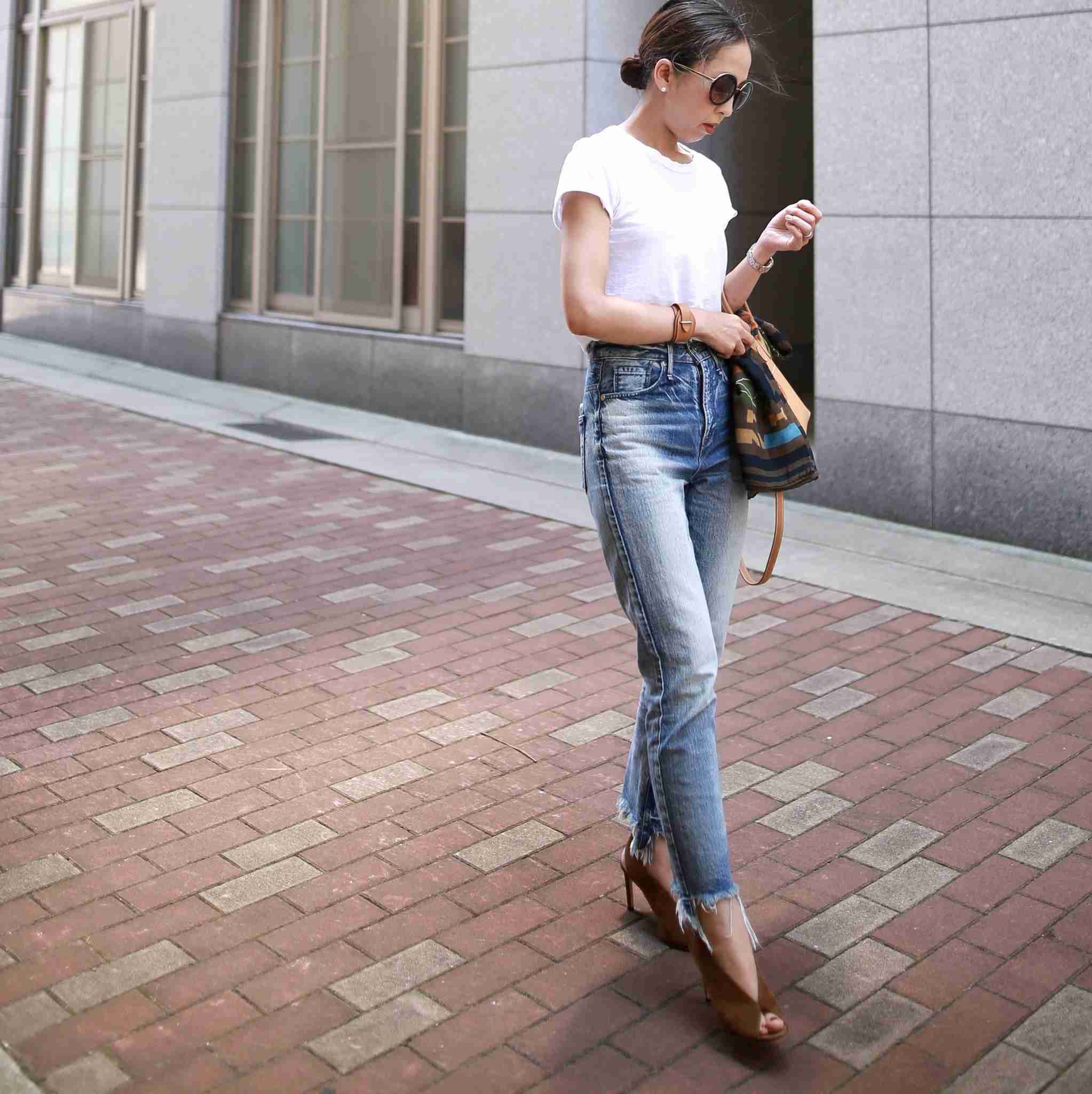 白Tシャツが体操服に見えてしまう件 | ファッション誌Marisol(マリソル) ONLINE 40代をもっとキレイに。女っぷり上々！
