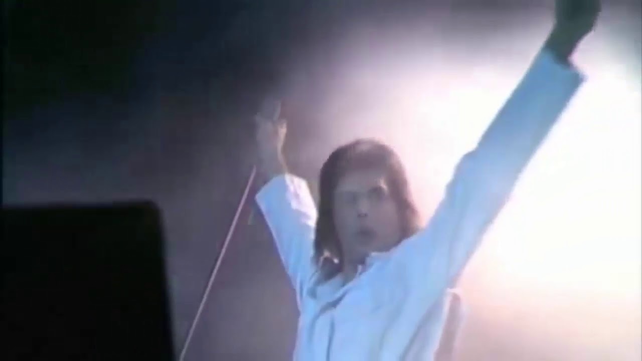 Queen - Bohemian rhapsody hyde park 1976 complete song - YouTube