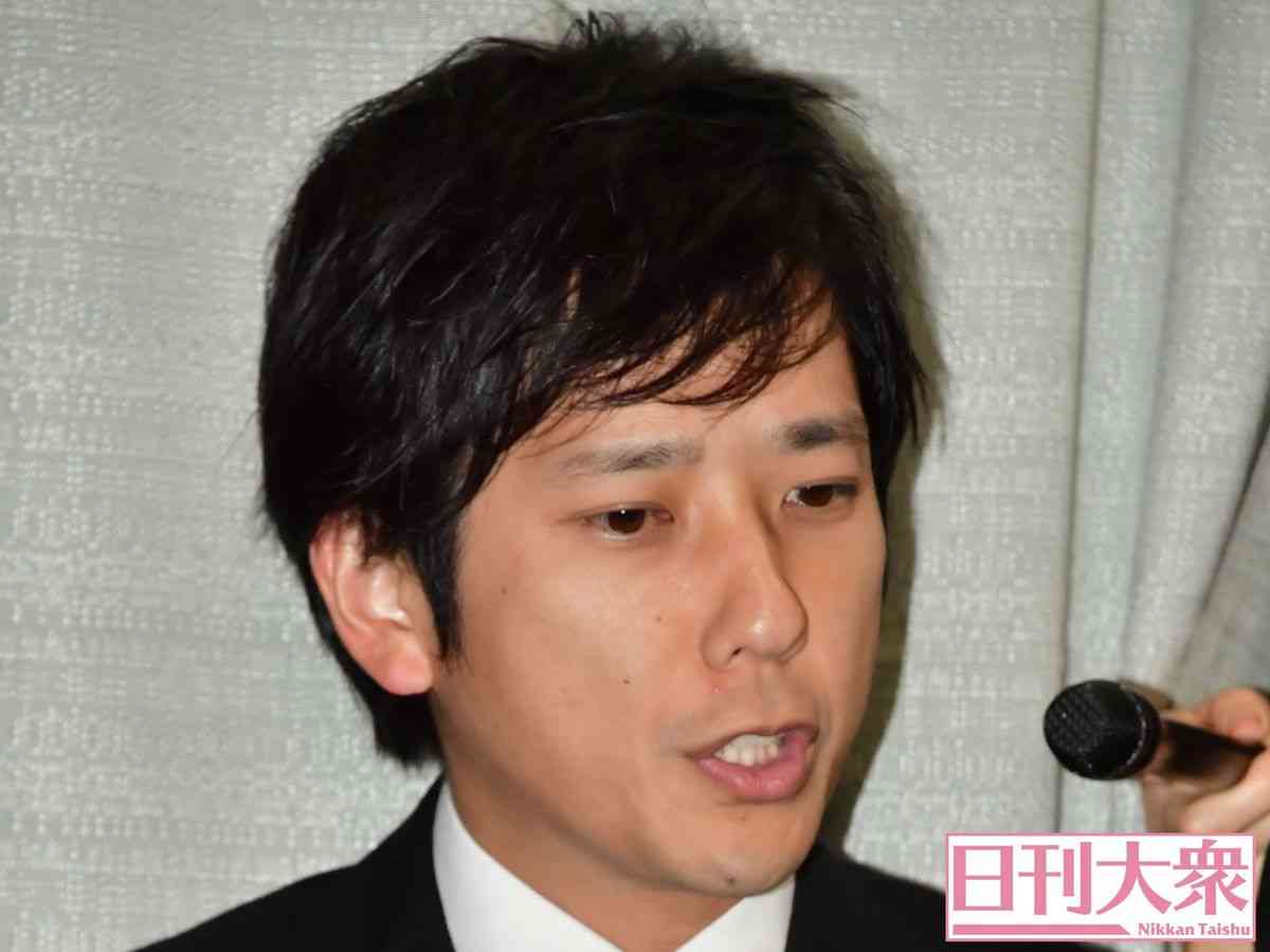 嵐・二宮和也「和彫りイレズミ」男性とツーショット写真流出‼ | 日刊大衆