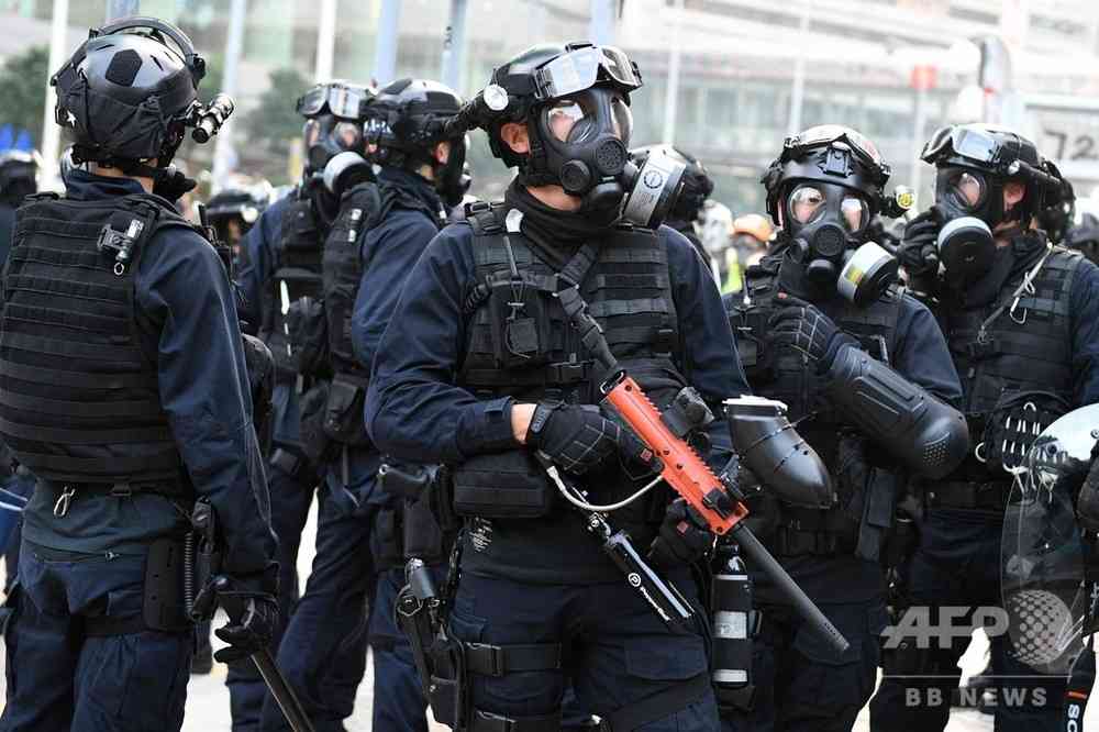 香港で警察が実弾発砲、抗議デモ参加者の胸部に当たる　写真1枚　国際ニュース：AFPBB News