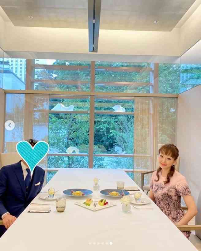 神田うの、結婚記念日ランチではしゃぐ姿に「うのさん～、空気読んで」の声