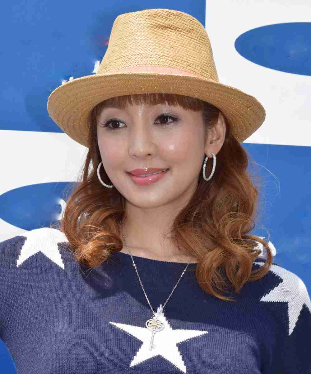 【エンタがビタミン♪】神田うの、結婚記念日ランチではしゃぐ姿に「うのさん～、空気読んで」の声 | Techinsight（テックインサイト）|海外セレブ、国内エンタメのオンリーワンをお届けするニュースサイト