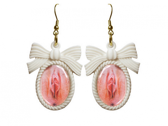 集英社ファッション誌『SPUR』、渋谷109で生理ナプキン配布 「生理」をタブーからオープンに