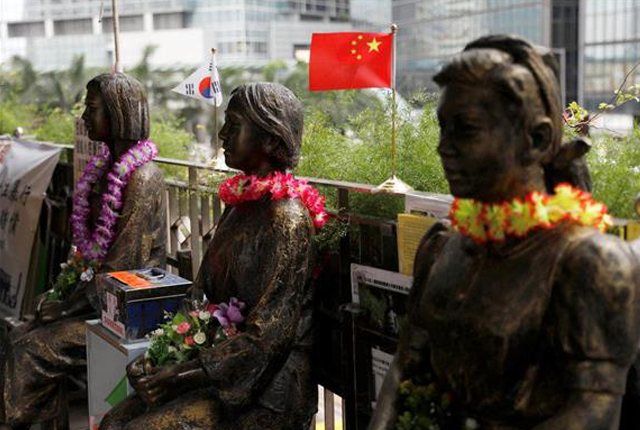 香港、撃たれた高校生起訴　「覆面禁止法」も制定か