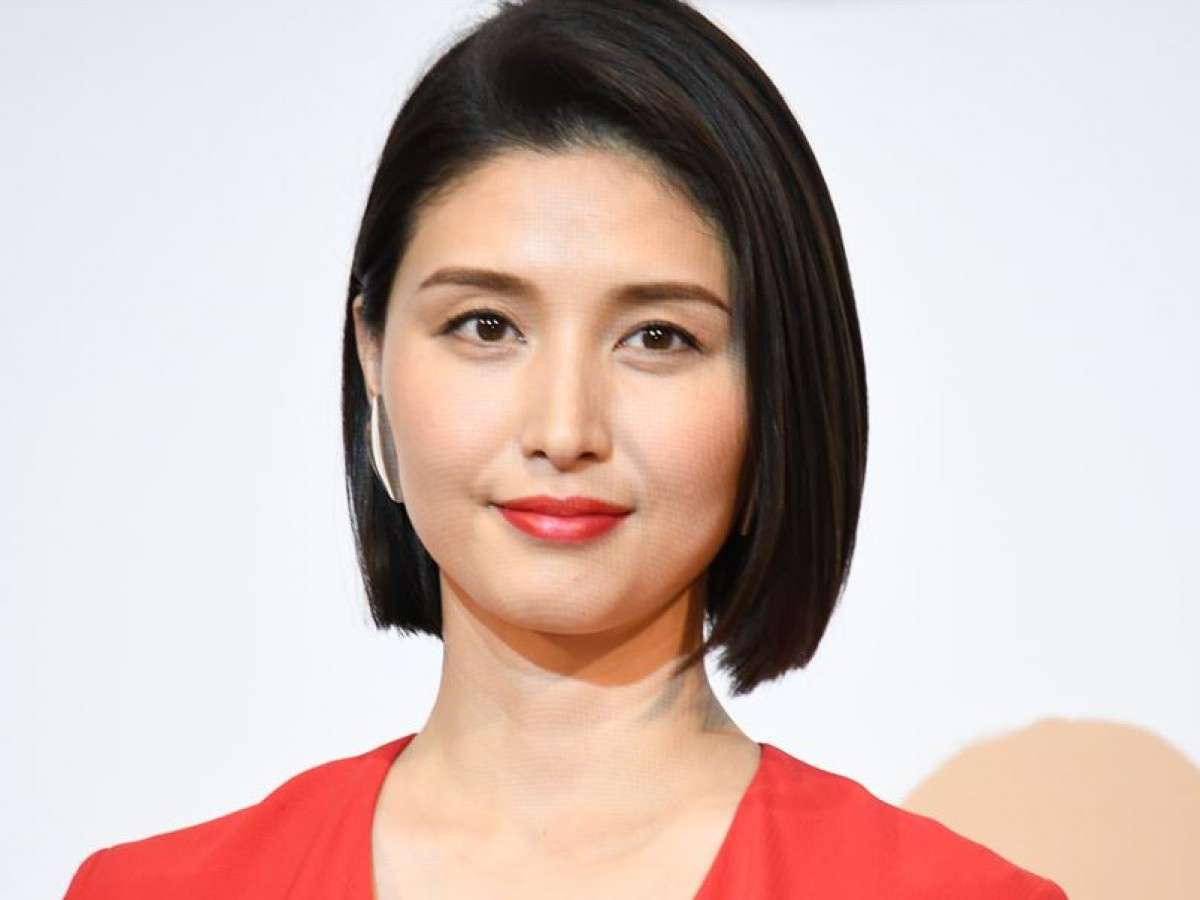 橋本マナミ、輝く美背中あらわ 「天女様」「セクシー」の声 ／2019年10月20日 1ページ目 - エンタメ - ニュース - クランクイン！