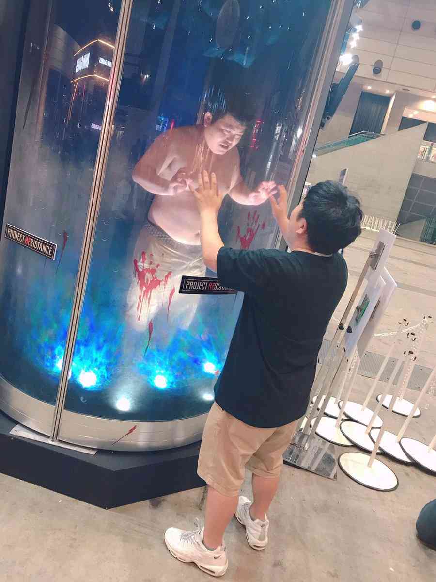 ザ・たっち、衝撃的な写真を公開　「幽体離脱した？」と話題に