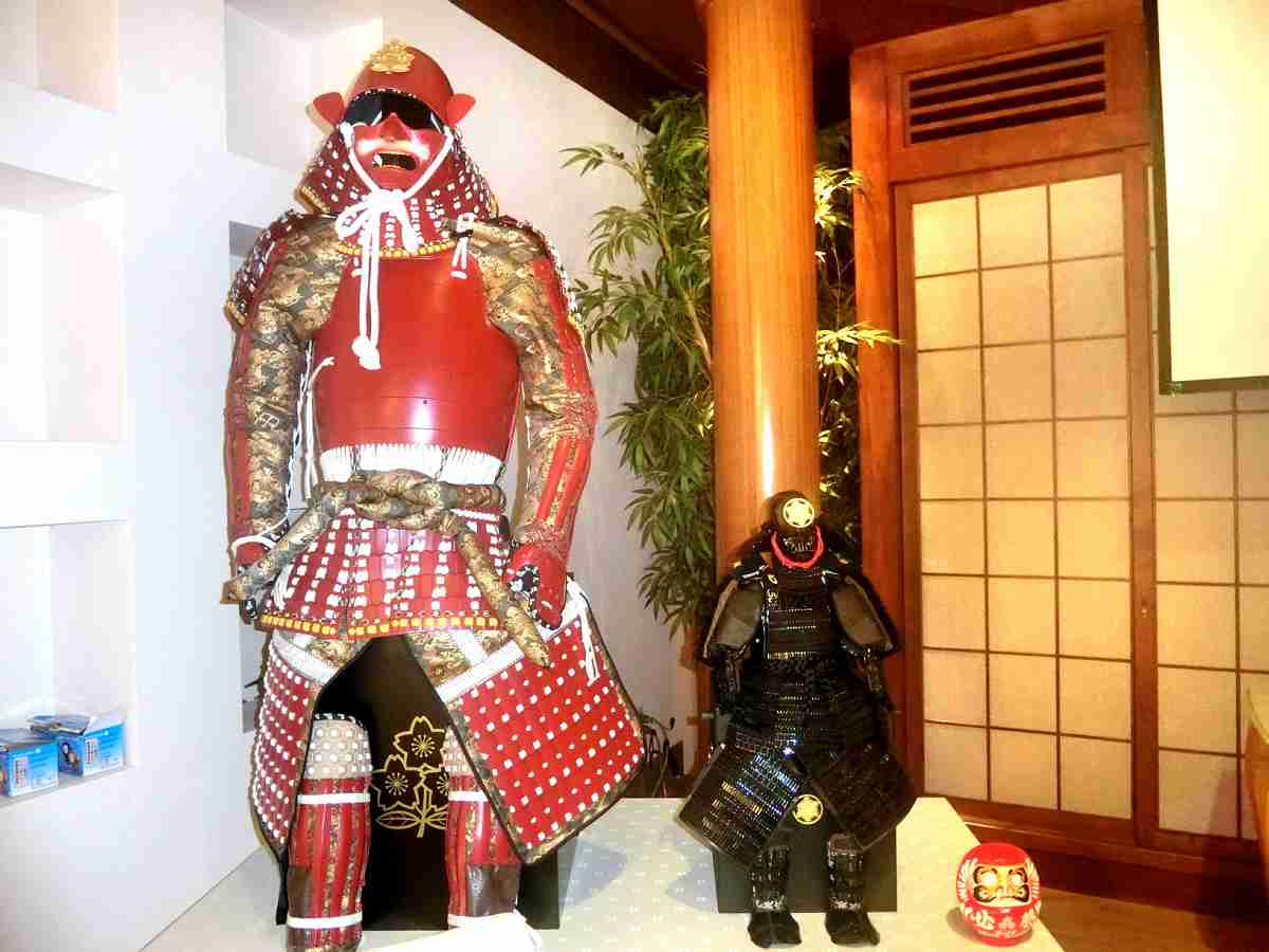 ジョセフ・ジャパン、赤い甲冑と「ラストサムライ」勝元盛次由来の日本刀から闘志 : スポーツ報知