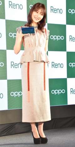 指原莉乃、ジャンヌ・ダルク風衣装でCM撮影「グループでやってきたことを意識しました」