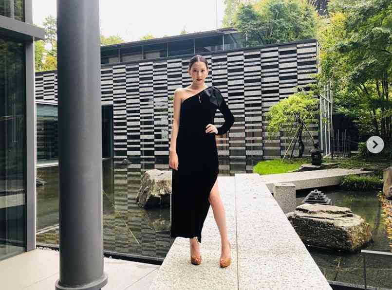 河北麻友子、大胆スリットドレスから太ももチラリ「セクシーが爆発」「色っぽくてドキドキ」