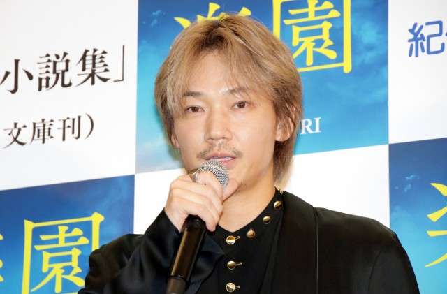 綾野剛、新宿での撮影で驚き体験「知らない人に髪を…」