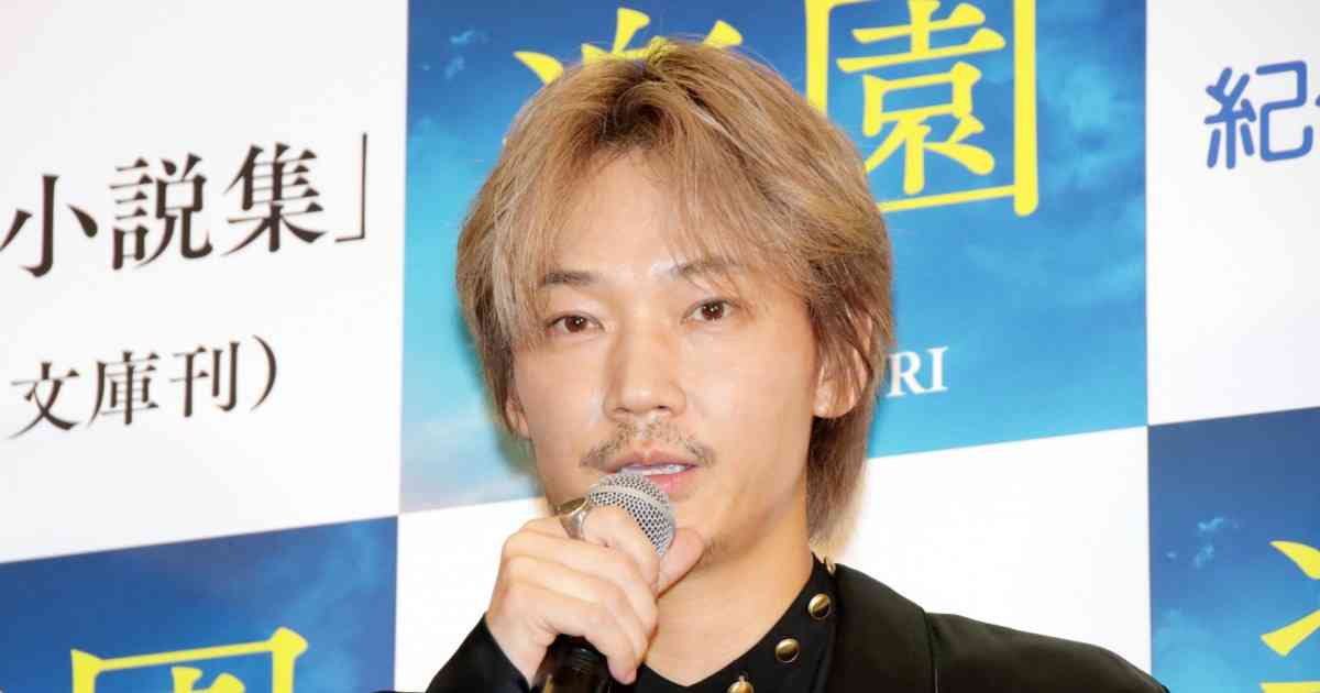 綾野剛、新宿での撮影で驚き体験「知らない人に髪を…」 - シネマトゥデイ