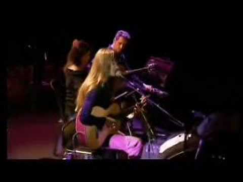 Carla Bruni  - Quelqu'un m'a dit - YouTube