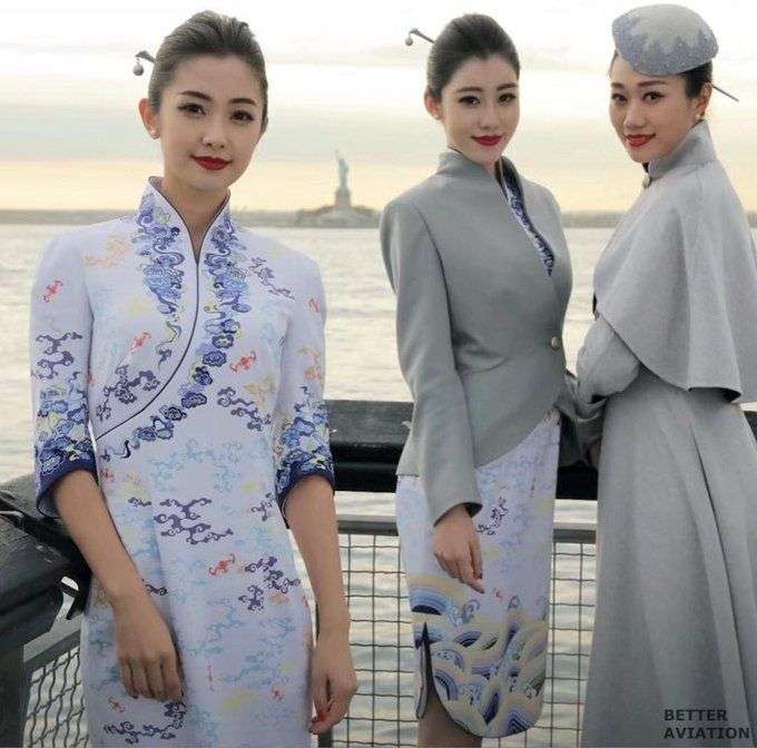 世界の客室乗務員の制服がみたい