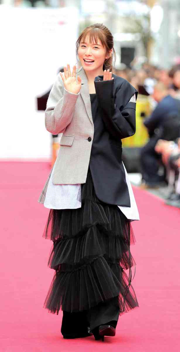 松岡茉優、渋谷のど真ん中でファッションショー「渋谷、サイコー！」