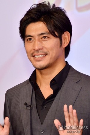坂口憲二が結婚！交際半年、夏にはパパに…