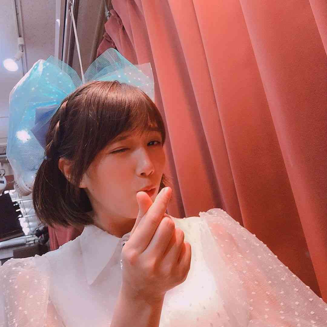 “アイドル”本田翼、ウィンク＆ハートサインがかわいすぎ！